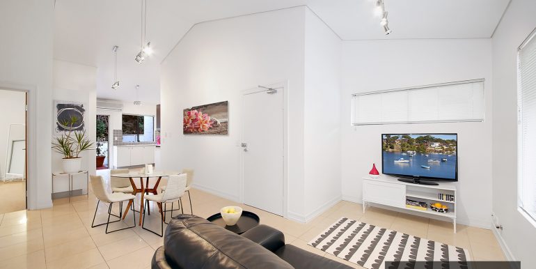 living-add-print-to-wall-+-VF-dining-web